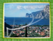 Il paese di Torbole e la punta settentrionale del Lago di Garda.